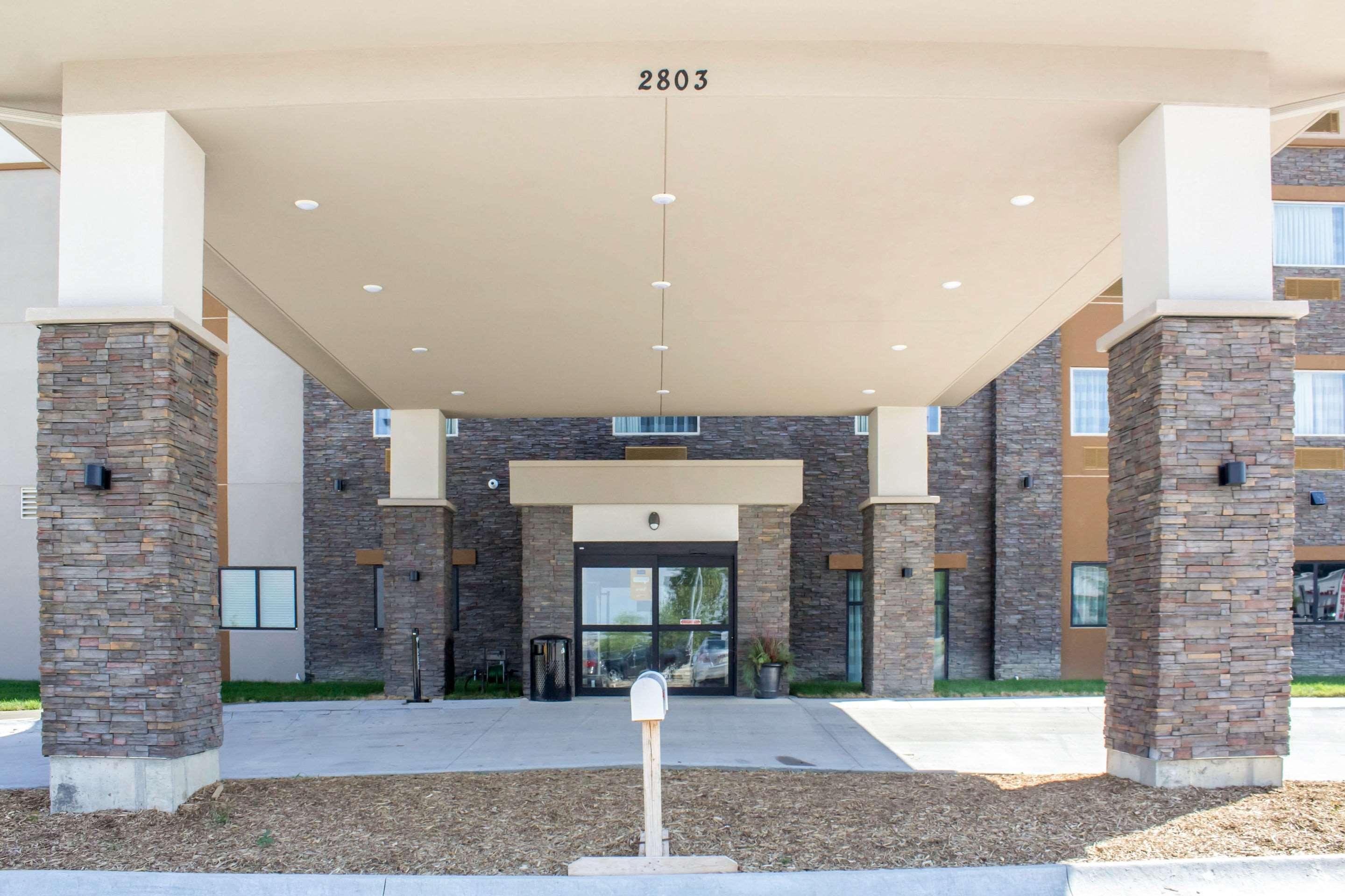 Sleep Inn & Suites Lincoln University Area Exterior photo