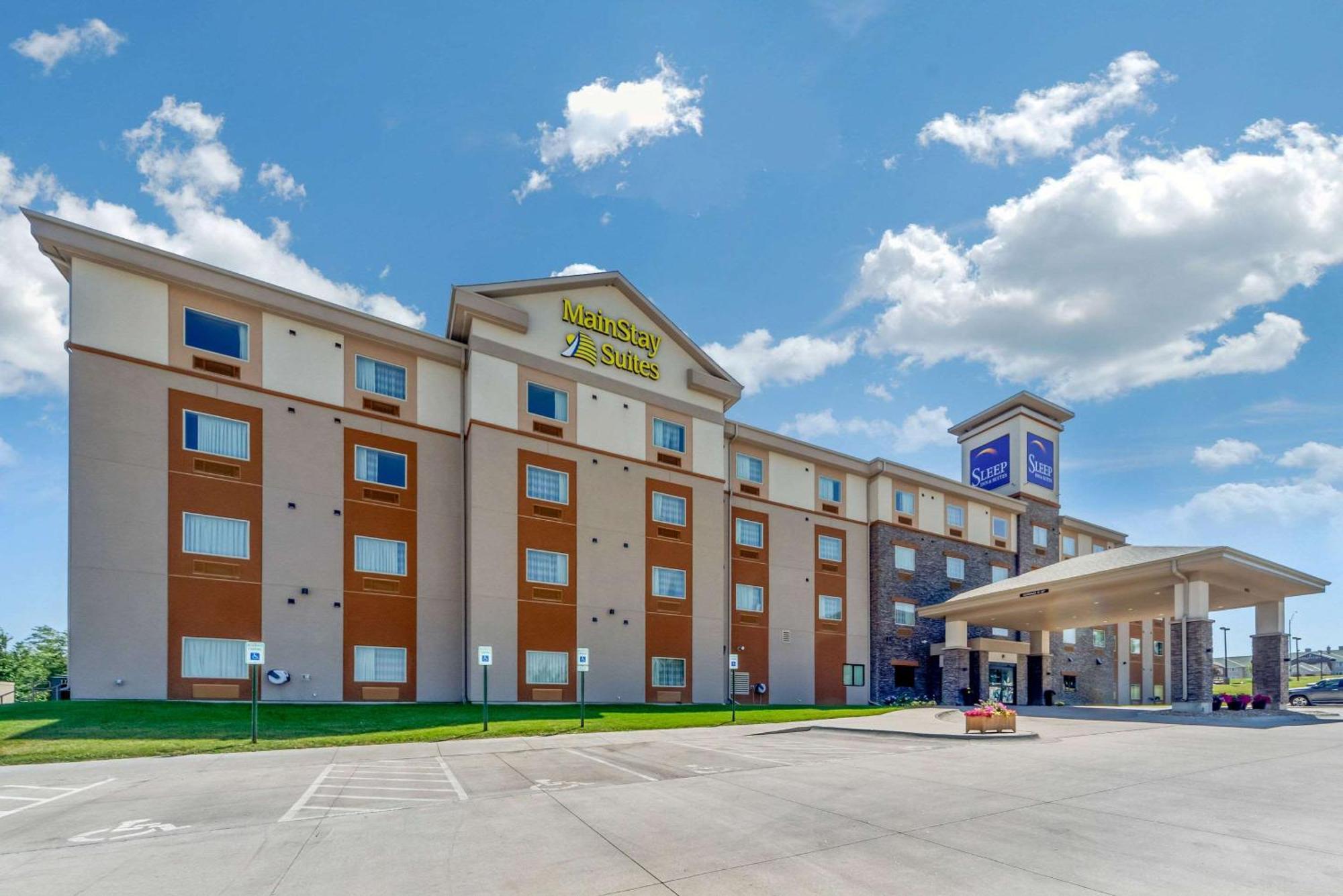 Sleep Inn & Suites Lincoln University Area Exterior photo